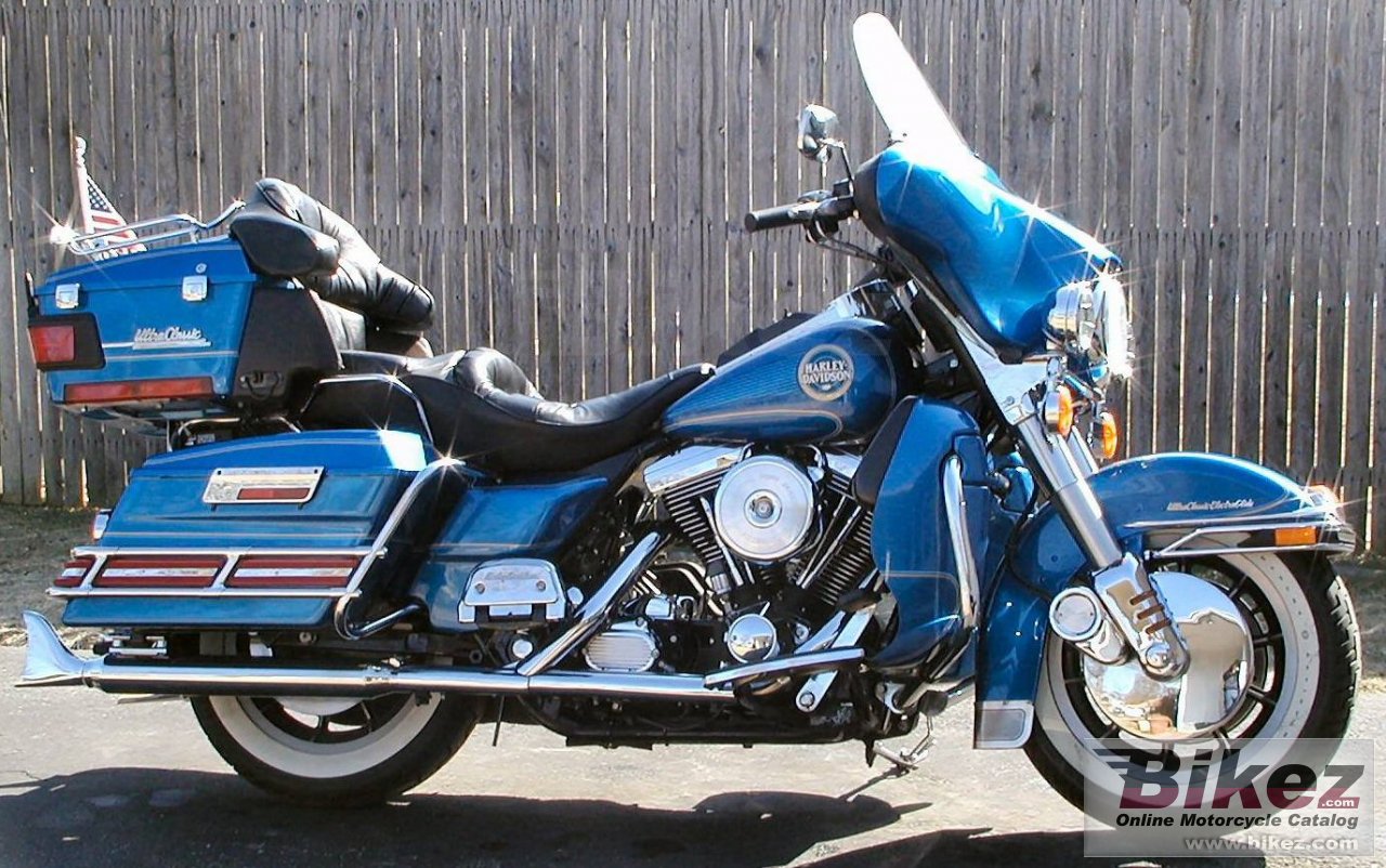 Big Vicky Sunshine ultra classic electra glide picture and wallpaper from Bikez.com
